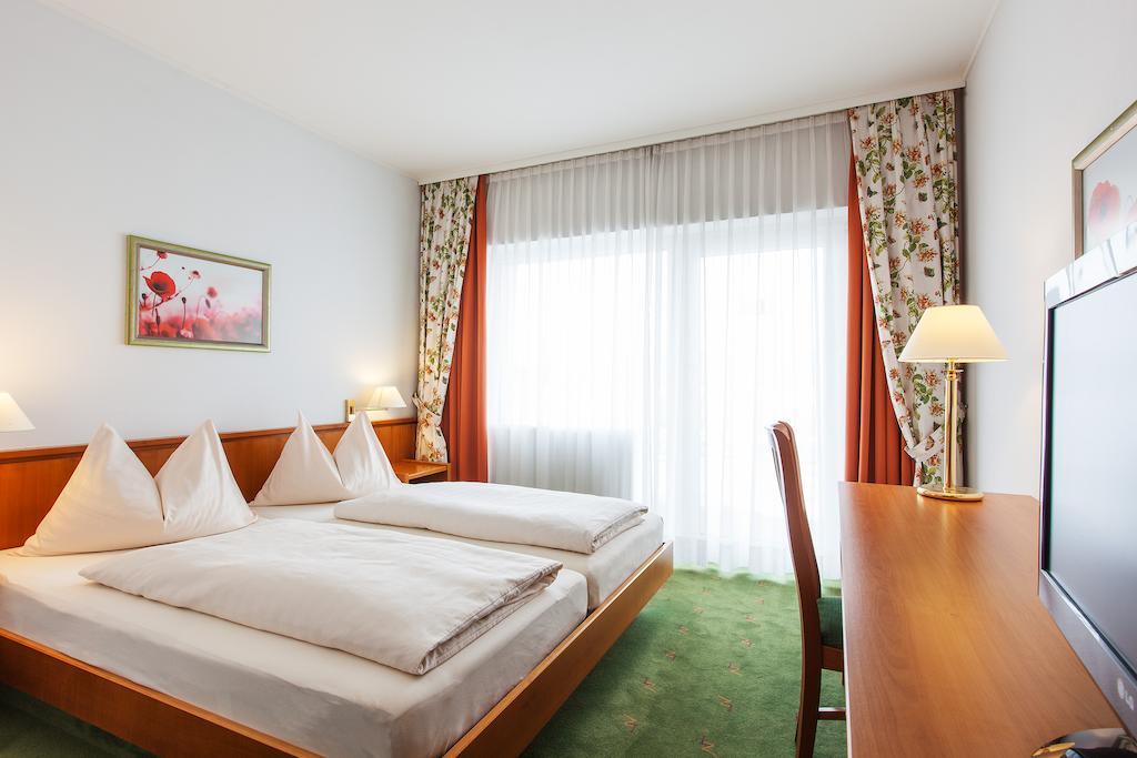 Landzeit Motor-Hotel St. Valentin Quarto foto